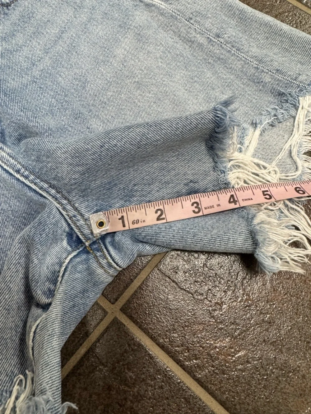 AGOLDE Criss Cross Waistband Denim Jean Cutoff Shorts Jorts Light Wash Blue 24 - Picture 15 of 16